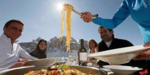 Alta Badia: Kulinarische Leckerbissen aus dem Süden beim „Skifahren mit Genuss“