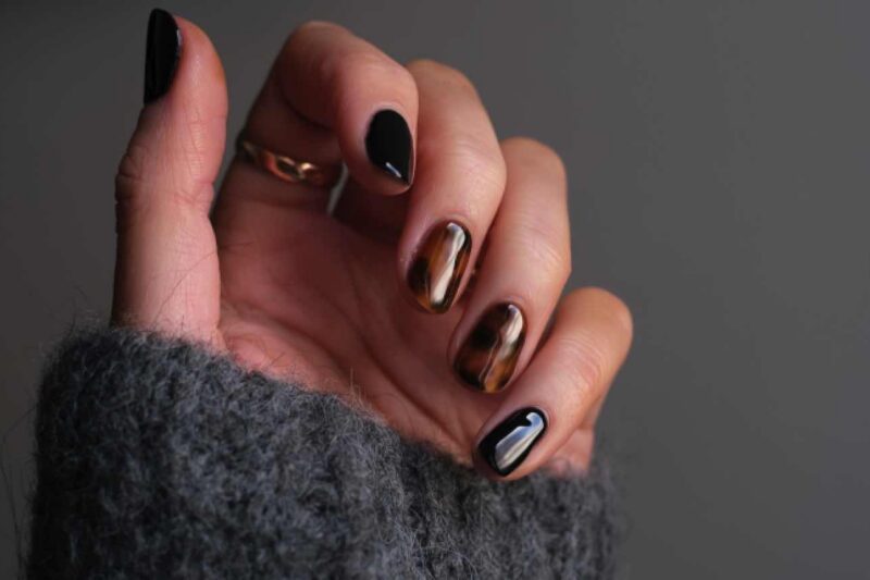 Schöne Fingernägel im Herbst-Design