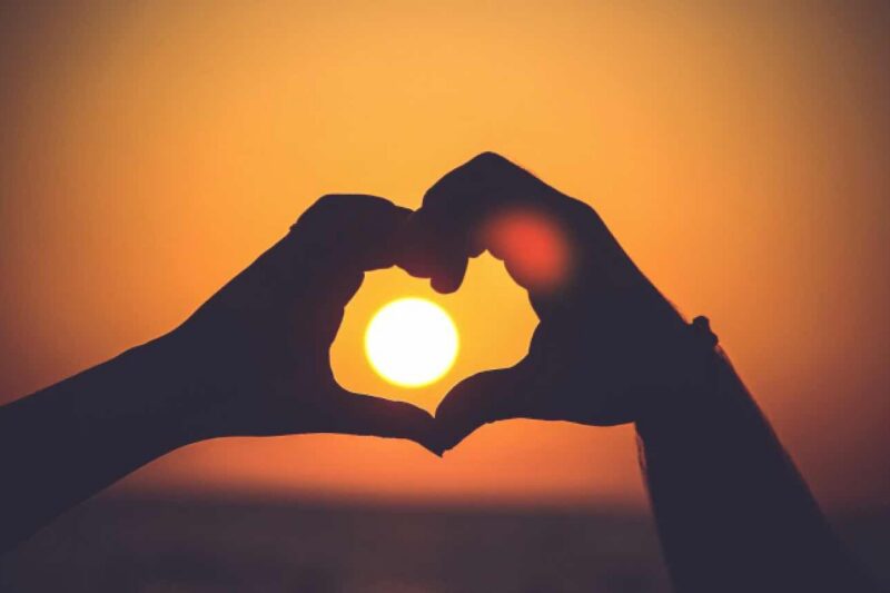 Lovebombing: Wie gefährlich ist es?