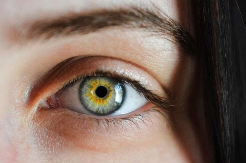 Microblading für perfekte Augenbrauen 