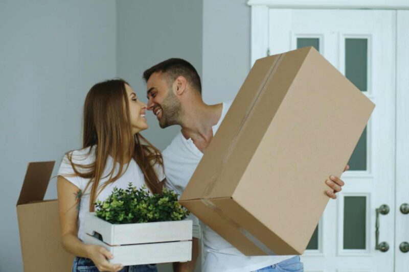 Die erste gemeinsame Wohnung – so gelingt das stressfreie Zusammenziehen