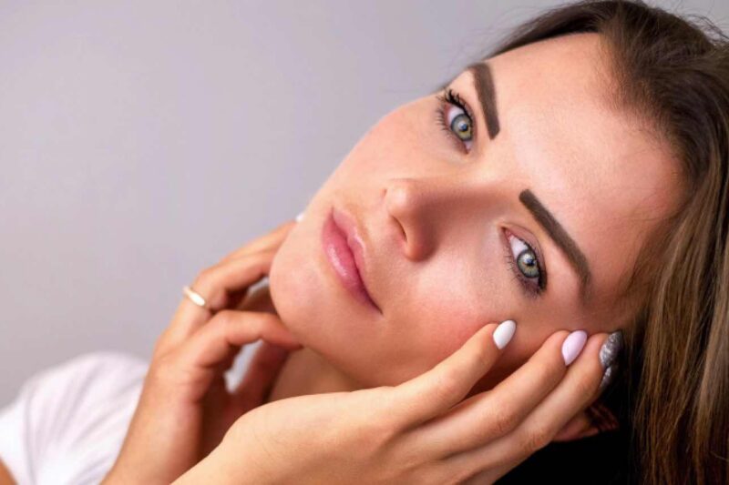 Was können Frauen gegen fettige Haut tun?