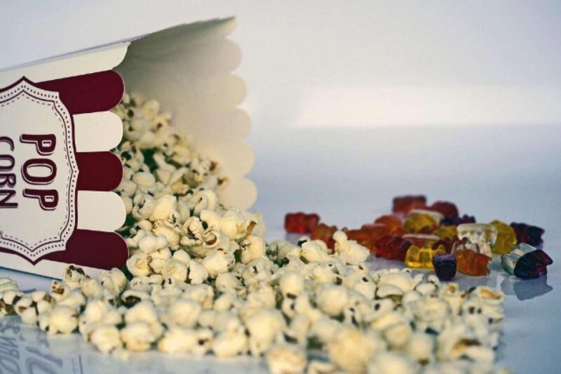 Mit diesen gesunden Snacks beim abendlichen Fernsehen abnehmen