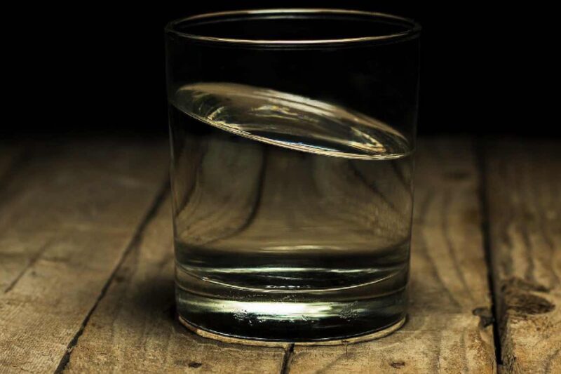 Wie man mehr Wasser trinkt 