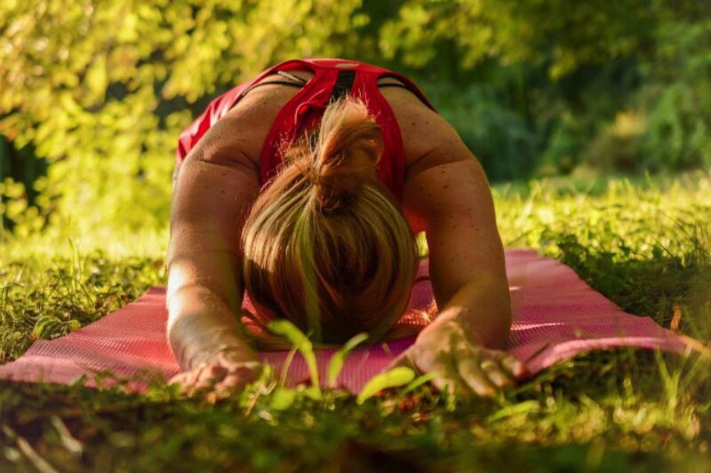 Yogaübungen und Meditation  